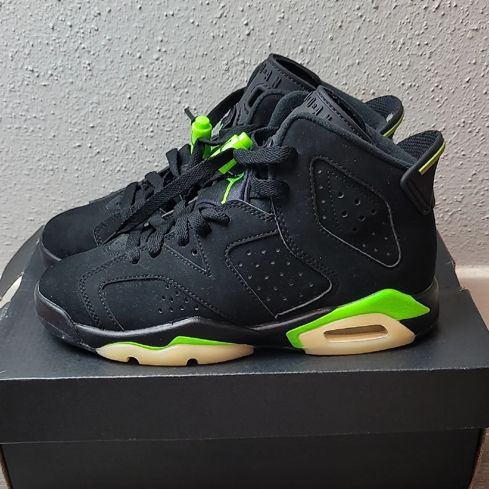 Air Jordan Retro 6s Kids Black and Neon Green High-Tops Size 4
